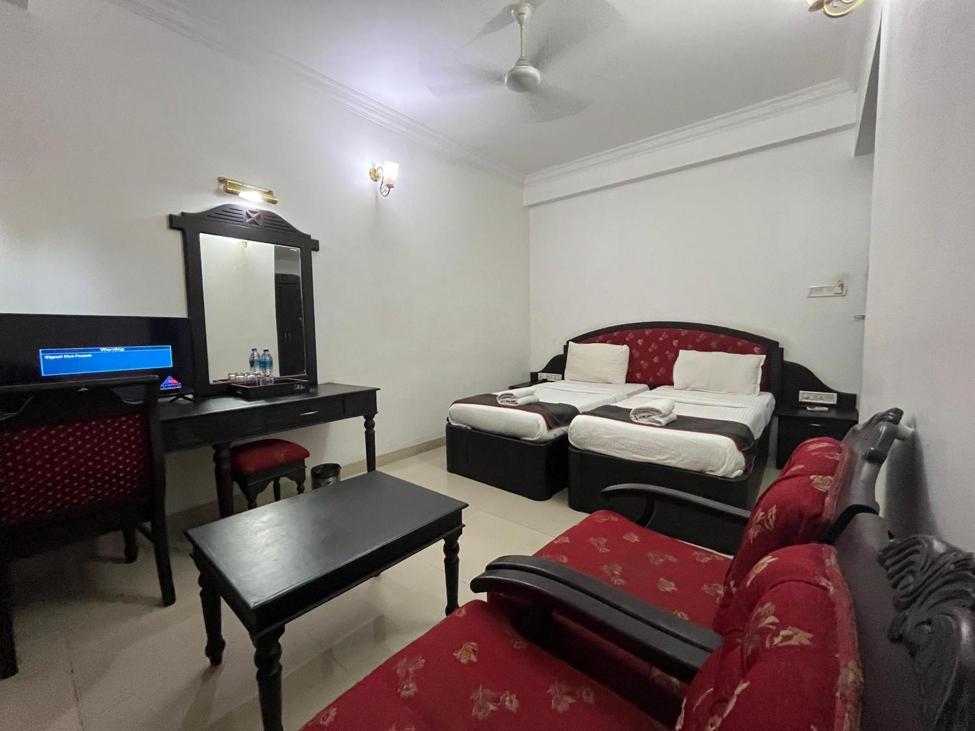 Gee Bee Palace Angamaly Exterior foto